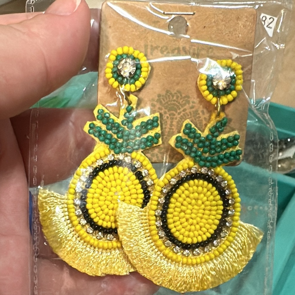 Pineapple beaded earrings NEW
